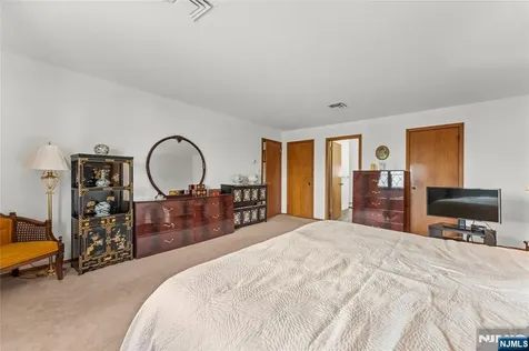 72 Pilgrim Drive Clifton NJ 07013