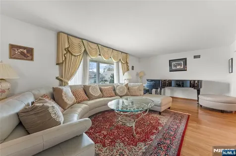 72 Pilgrim Drive Clifton NJ 07013
