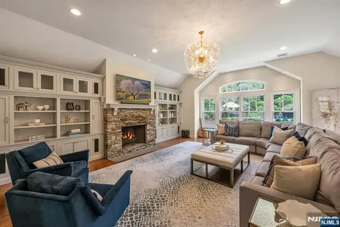 8 Mill Glen Court Upper Saddle River NJ 07458