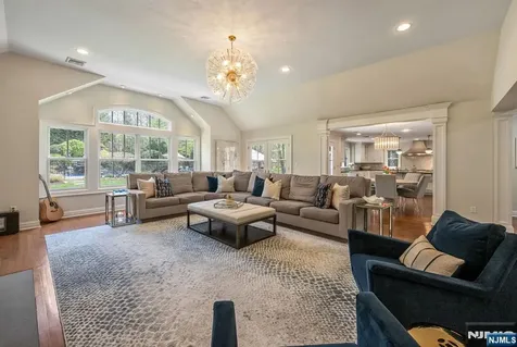 8 Mill Glen Court Upper Saddle River NJ 07458