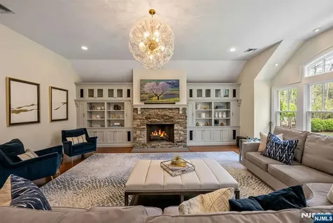 8 Mill Glen Court Upper Saddle River NJ 07458