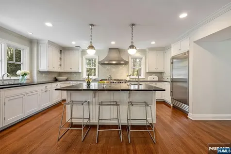 8 Mill Glen Court Upper Saddle River NJ 07458