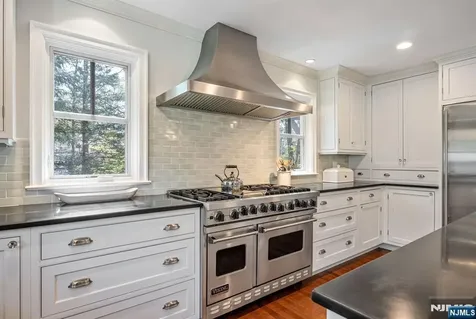 8 Mill Glen Court Upper Saddle River NJ 07458