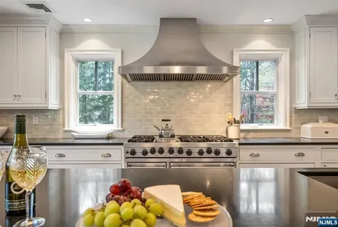8 Mill Glen Court Upper Saddle River NJ 07458