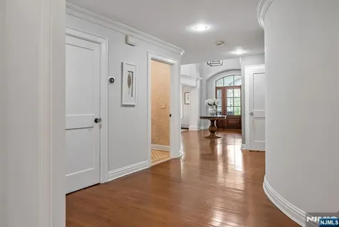 8 Mill Glen Court Upper Saddle River NJ 07458