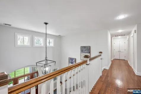 8 Mill Glen Court Upper Saddle River NJ 07458