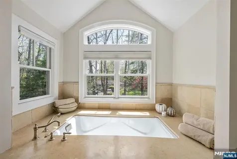 8 Mill Glen Court Upper Saddle River NJ 07458
