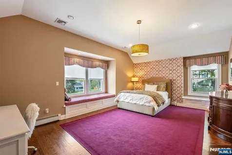 8 Mill Glen Court Upper Saddle River NJ 07458