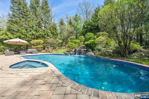 8 Mill Glen Court Upper Saddle River NJ 07458