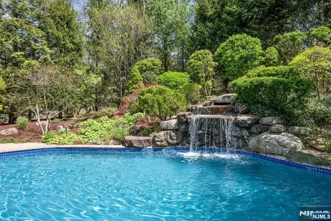 8 Mill Glen Court Upper Saddle River NJ 07458