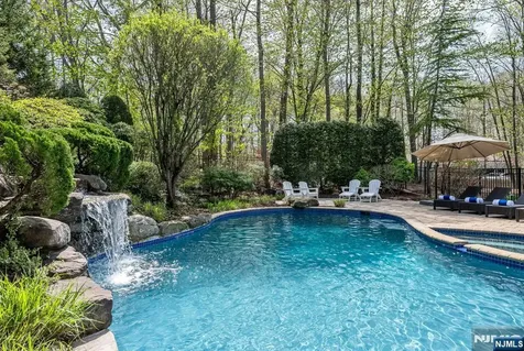 8 Mill Glen Court Upper Saddle River NJ 07458