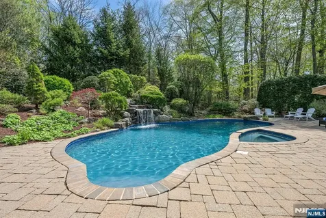 8 Mill Glen Court Upper Saddle River NJ 07458