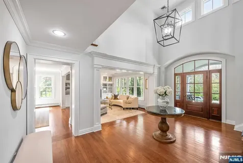 8 Mill Glen Court Upper Saddle River NJ 07458