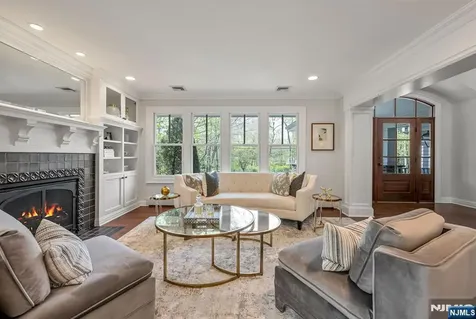8 Mill Glen Court Upper Saddle River NJ 07458
