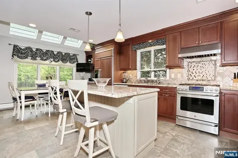 515 Elm Court Norwood NJ 07648