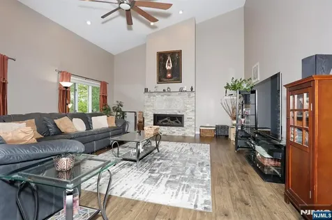 515 Elm Court Norwood NJ 07648