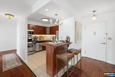 2000 Linwood Avenue Fort Lee NJ 07024