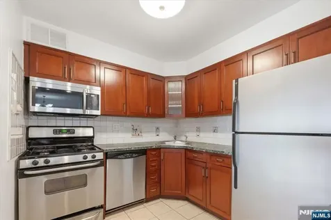 2000 Linwood Avenue Fort Lee NJ 07024