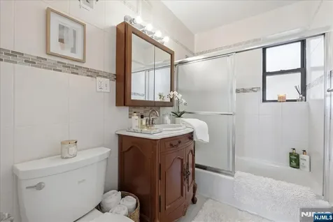 2000 Linwood Avenue Fort Lee NJ 07024