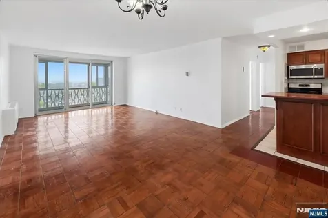 2000 Linwood Avenue Fort Lee NJ 07024