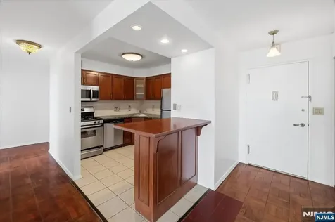 2000 Linwood Avenue Fort Lee NJ 07024