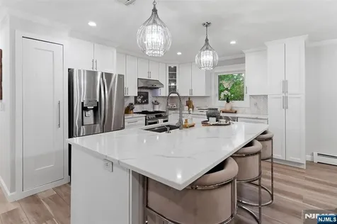 1067 Stasia Street Teaneck NJ 07666