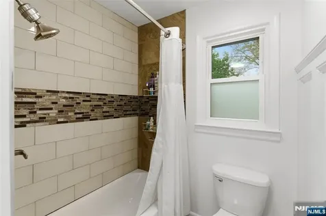 1067 Stasia Street Teaneck NJ 07666