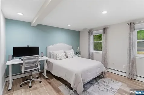 1067 Stasia Street Teaneck NJ 07666