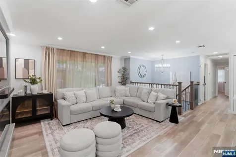 1067 Stasia Street Teaneck NJ 07666