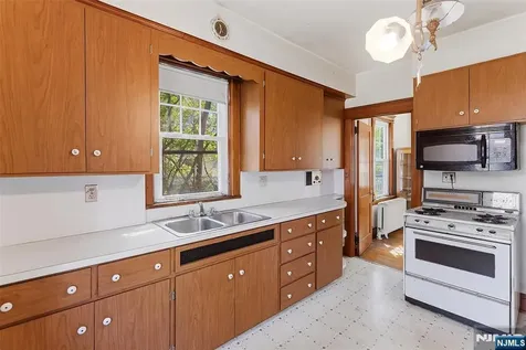54 Rochelle Avenue Rochelle Park NJ 07662