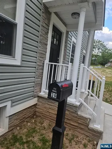 36 Augusta Elmwood Park NJ 07407