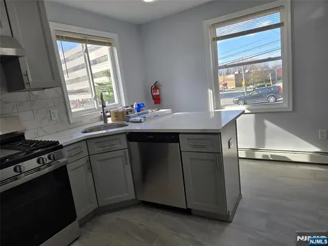 36 Augusta Elmwood Park NJ 07407