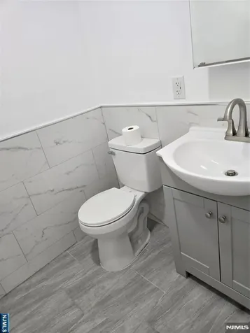 36 Augusta Elmwood Park NJ 07407