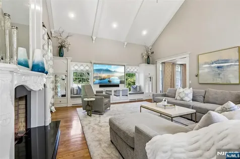 41 Sunflower Drive Upper Saddle River NJ 07458