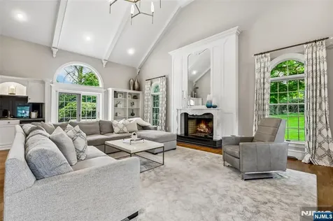 41 Sunflower Drive Upper Saddle River NJ 07458