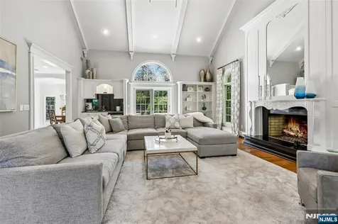 41 Sunflower Drive Upper Saddle River NJ 07458