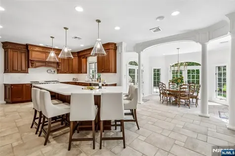 41 Sunflower Drive Upper Saddle River NJ 07458