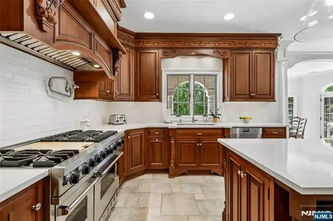 41 Sunflower Drive Upper Saddle River NJ 07458