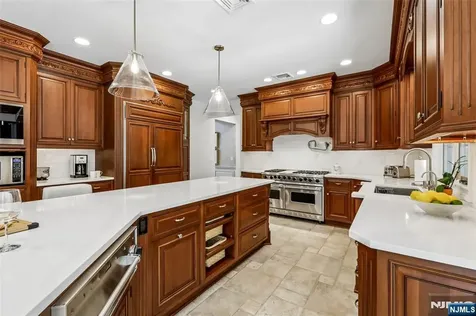 41 Sunflower Drive Upper Saddle River NJ 07458