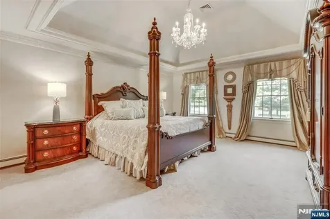 41 Sunflower Drive Upper Saddle River NJ 07458