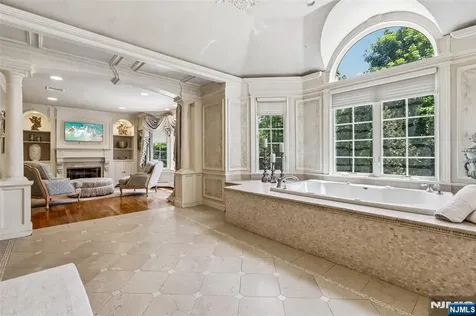41 Sunflower Drive Upper Saddle River NJ 07458