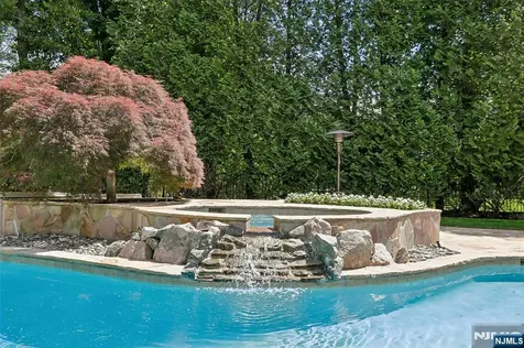 41 Sunflower Drive Upper Saddle River NJ 07458