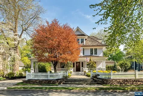 427 Spring Avenue Ridgewood NJ 07450