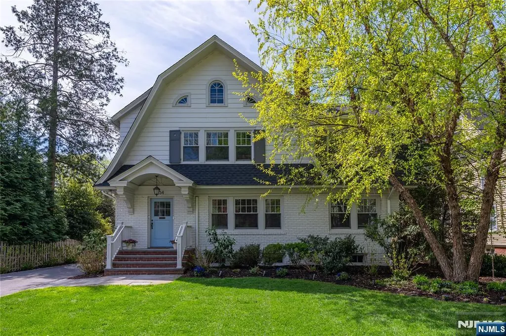 34 Oakwood Avenue Montclair NJ 07043