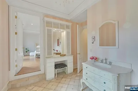 501 Timberline Drive Franklin Lakes NJ 07417