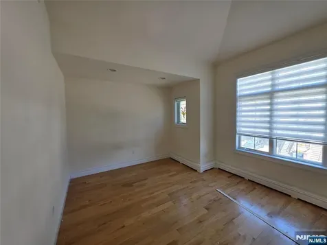 527 Roff Avenue Palisades Park NJ 07650