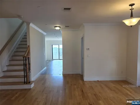 527 Roff Avenue Palisades Park NJ 07650