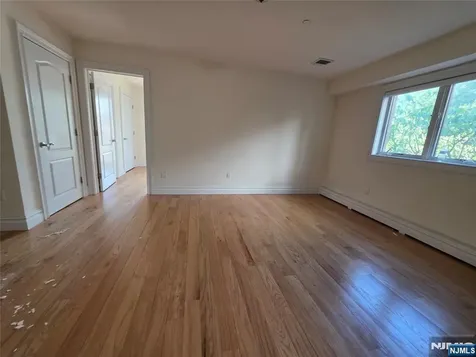 527 Roff Avenue Palisades Park NJ 07650