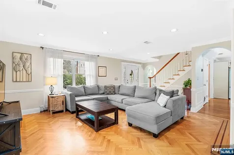 132 Maple Street Ramsey NJ 07446