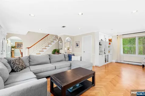 132 Maple Street Ramsey NJ 07446